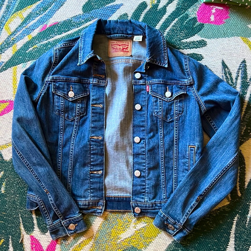 Levi’s jean jacket, like new!